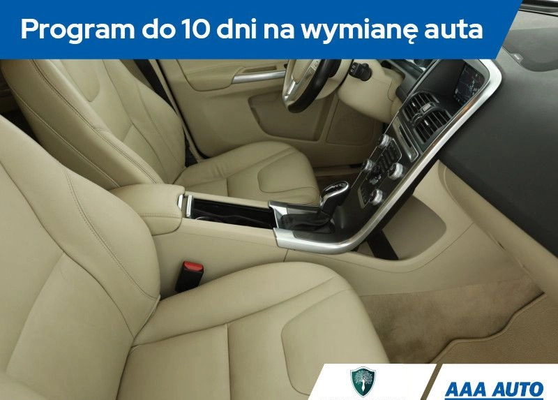 Volvo XC 60 cena 90000 przebieg: 109436, rok produkcji 2016 z Stary Sącz małe 301